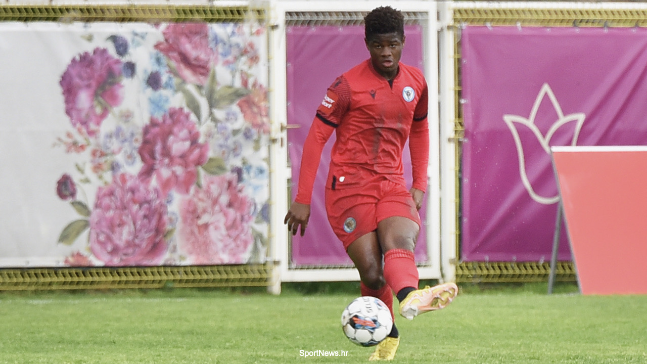 Andy Bara na putu da nadmaši Zdravka Mamića.Umješnost trgovanja nogometnim igračima je u današnje vrijeme najvažnija. Najbolji primjer  je Mikayl Faye i manager Andy Bara!